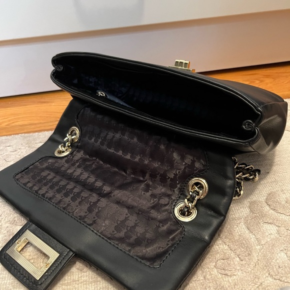 Karl Lagerfeld Quilted Leather Crossbody NWT, turn lock open and pocket in back! - Picture 6 of 9